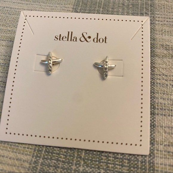 NWOB Stella & Dot Tilley Studs Earrings Silver - Picture 4 of 10